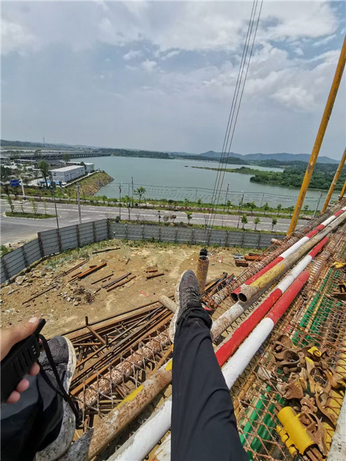 湟中区作业中发生设备损坏或人员意外，责任怎么划分？