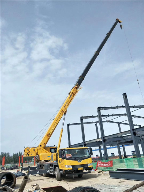 湟中区超高层建筑钢结构吊装案例